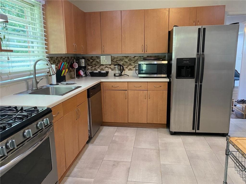 4 bedroom, 2 bathroom, 1,381 sq ft single family residence for sale at 3742 Turner Heights Drive, Decatur, GA 30032 — photo 4