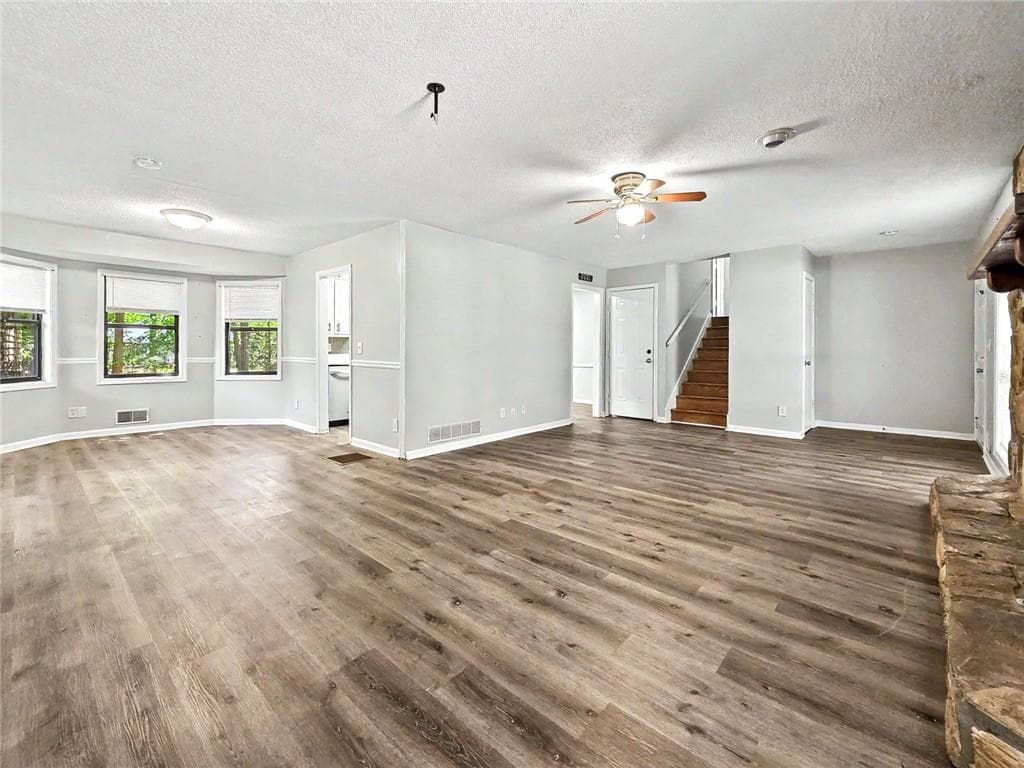 3 bedroom, 2 bathroom, 1,433 sq ft single family residence for sale at 3754 Lamar Way, Snellville, GA 30039 — photo 7