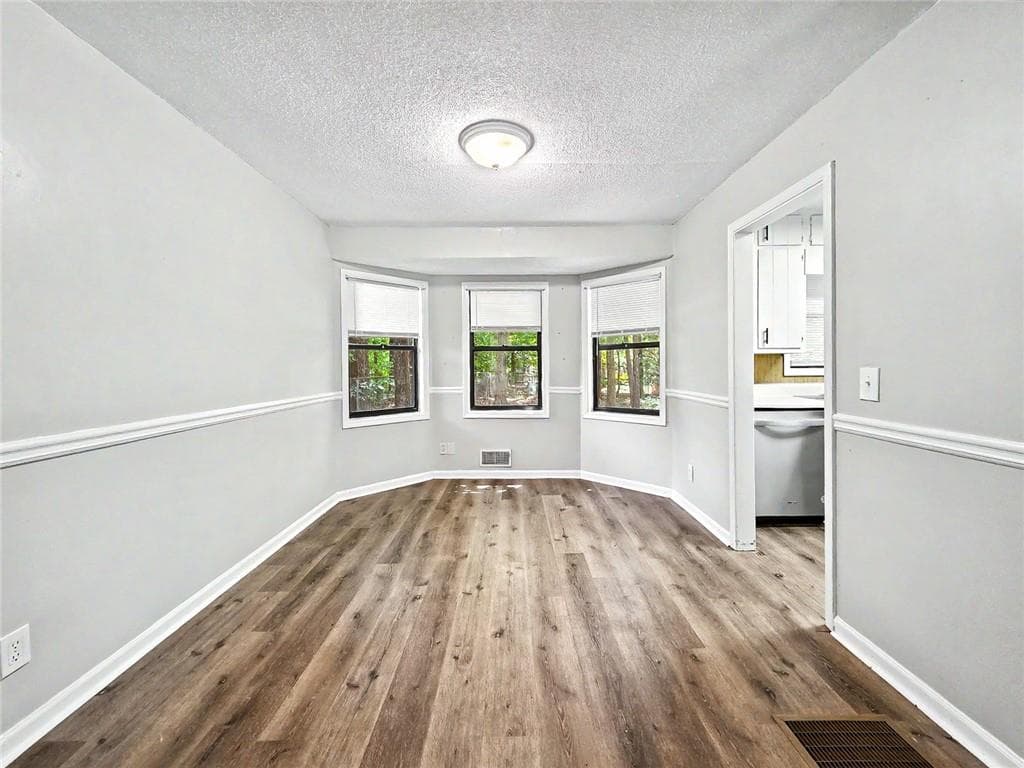 3 bedroom, 2 bathroom, 1,433 sq ft single family residence for sale at 3754 Lamar Way, Snellville, GA 30039 — photo 8