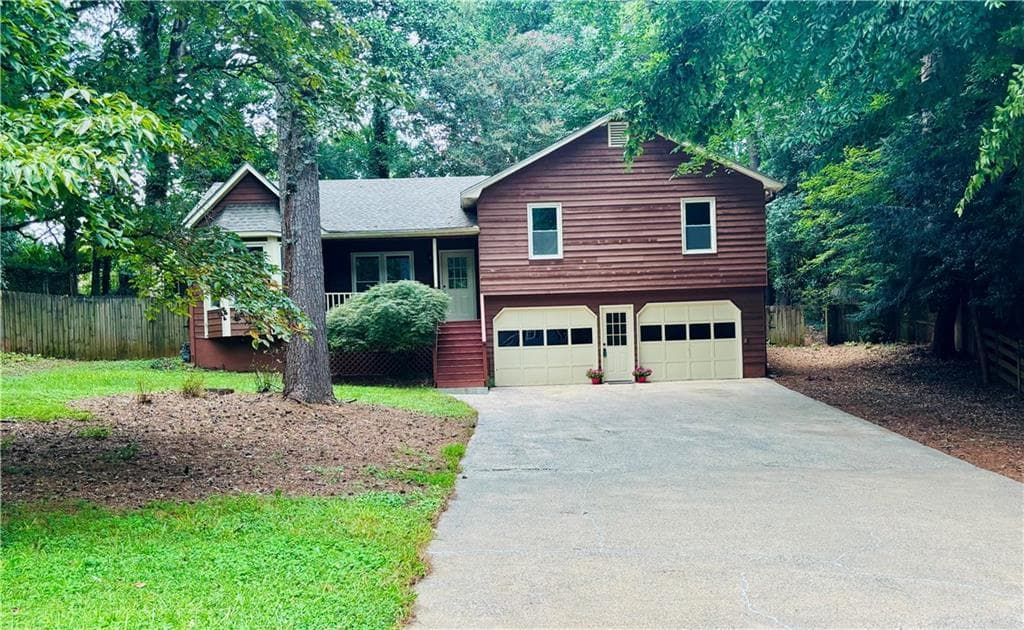 3 bedroom, 2 bathroom, 2,137 sq ft single family residence for sale at 104 Southfork Drive, Woodstock, GA 30189 — photo 1 of 40
