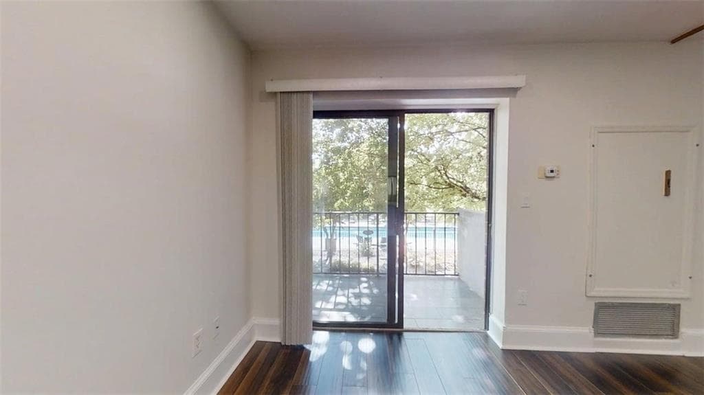 1 bedroom, 1 bathroom, 489 sq ft condominium for rent at 300 Johnson Ferry Road A206, Sandy Springs, GA 30328 for $1,464 a month — photo 1 of 22