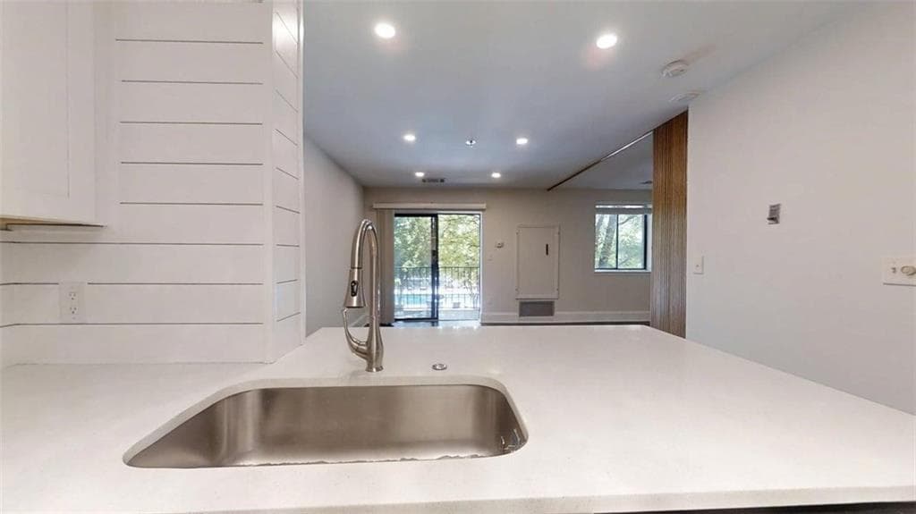 1 bedroom, 1 bathroom, 489 sq ft condominium for rent at 300 Johnson Ferry Road A206, Sandy Springs, GA 30328 for $1,464 a month — photo 7