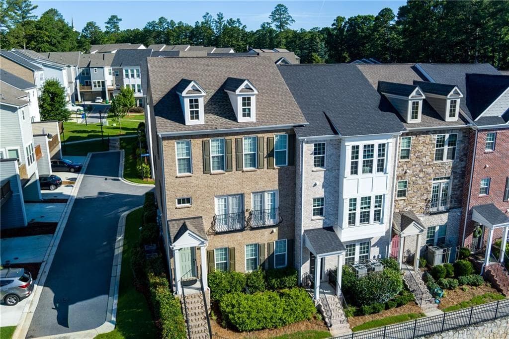 4 bedroom, 4 bathroom, 2,515 sq ft townhouse for sale at 2051 Falls Park Way, Decatur, GA 30033 — photo 2