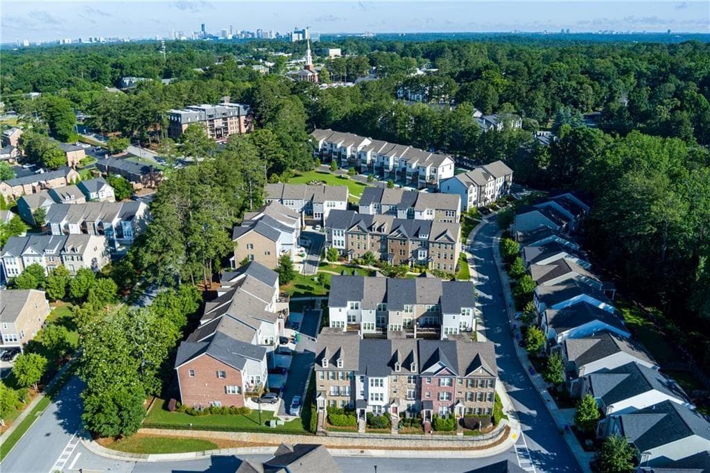 4 bedroom, 4 bathroom, 2,515 sq ft townhouse for sale at 2051 Falls Park Way, Decatur, GA 30033 — photo 4