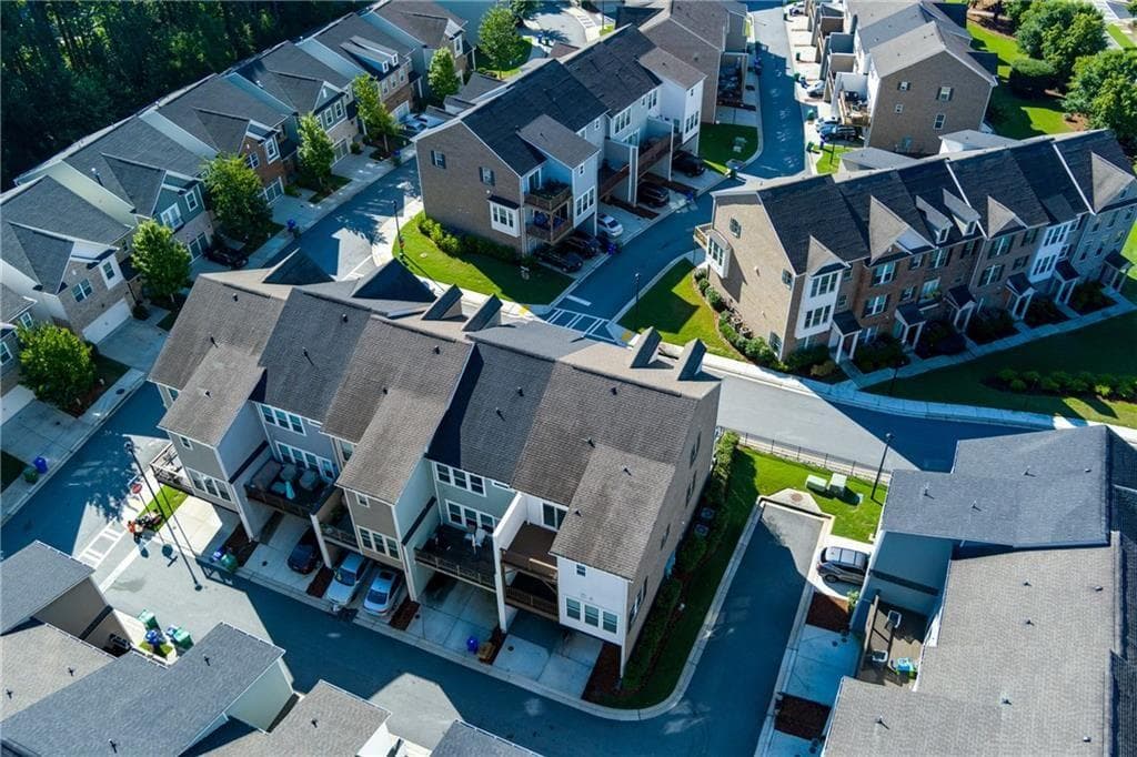 4 bedroom, 4 bathroom, 2,515 sq ft townhouse for sale at 2051 Falls Park Way, Decatur, GA 30033 — photo 6
