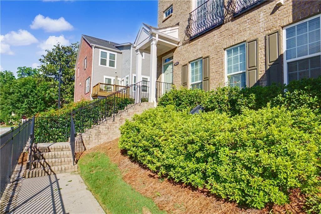 4 bedroom, 4 bathroom, 2,515 sq ft townhouse for sale at 2051 Falls Park Way, Decatur, GA 30033 — photo 7