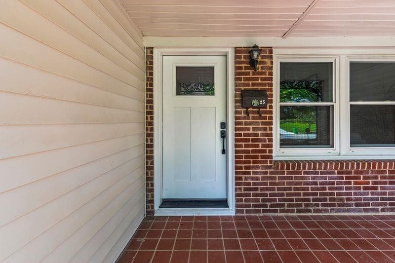 3 bedroom, 2 bathroom, 2,100 sq ft single family residence for sale at 25 Lakeshore Drive, Avondale Estates, GA 30002 — photo 2