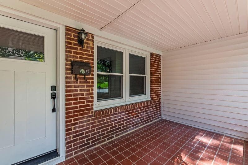 3 bedroom, 2 bathroom, 2,100 sq ft single family residence for sale at 25 Lakeshore Drive, Avondale Estates, GA 30002 — photo 3