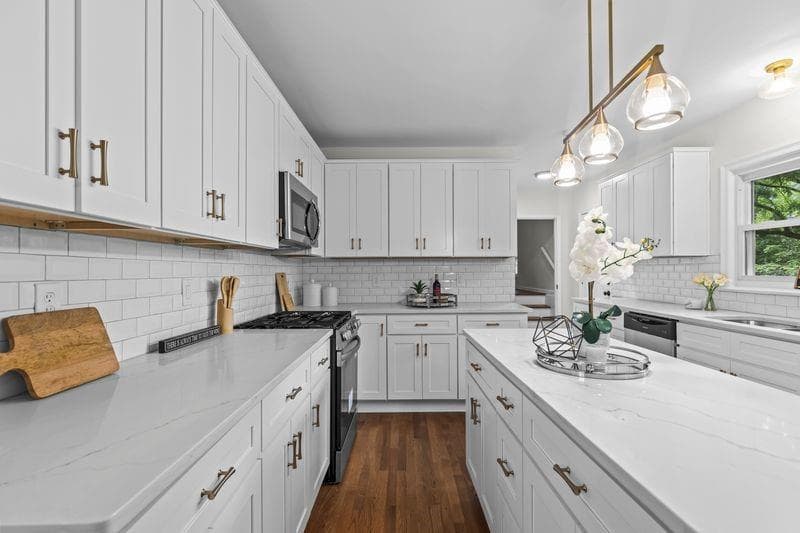 3 bedroom, 2 bathroom, 2,100 sq ft single family residence for sale at 25 Lakeshore Drive, Avondale Estates, GA 30002 — photo 4