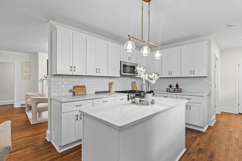 3 bedroom, 2 bathroom, 2,100 sq ft single family residence for sale at 25 Lakeshore Drive, Avondale Estates, GA 30002 — photo 5