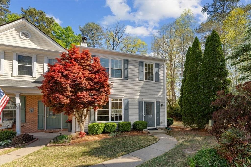 3 bedroom, 3 bathroom, 1,360 sq ft townhouse under contract at 1215 Whitestone Ridge, Alpharetta, GA 30005 — photo 2