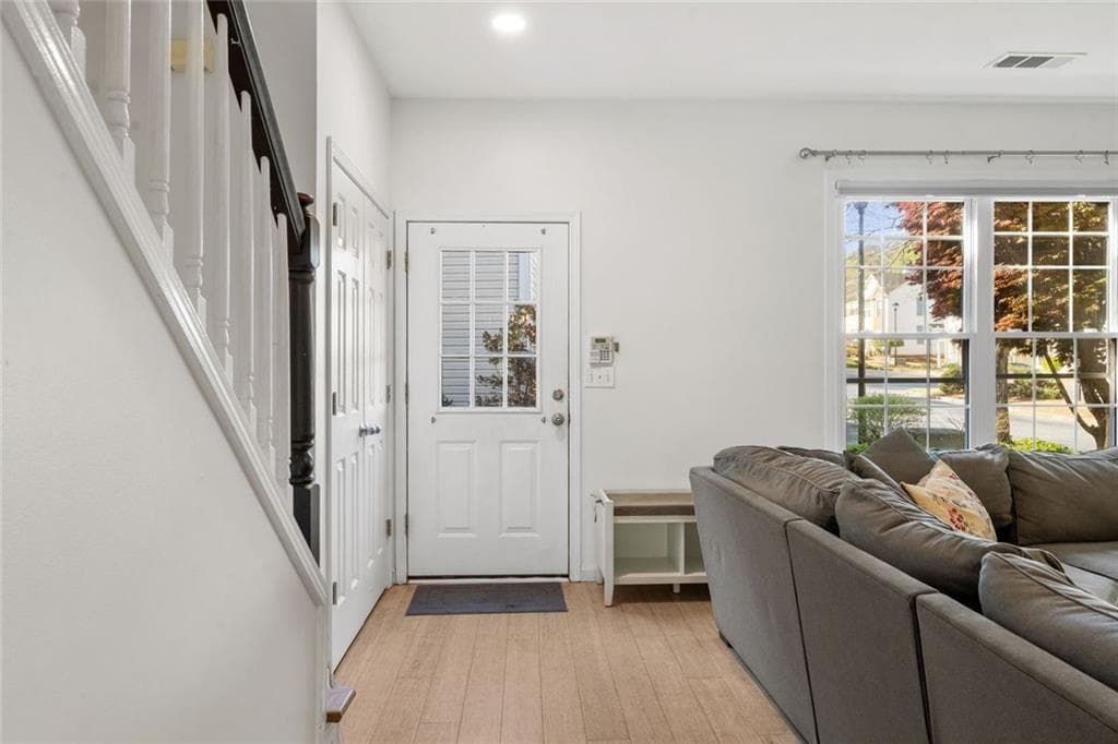 3 bedroom, 3 bathroom, 1,360 sq ft townhouse under contract at 1215 Whitestone Ridge, Alpharetta, GA 30005 — photo 5