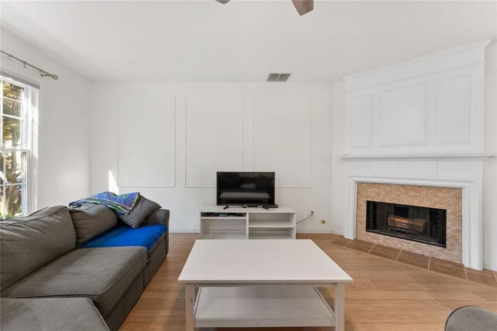 3 bedroom, 3 bathroom, 1,360 sq ft townhouse under contract at 1215 Whitestone Ridge, Alpharetta, GA 30005 — photo 8