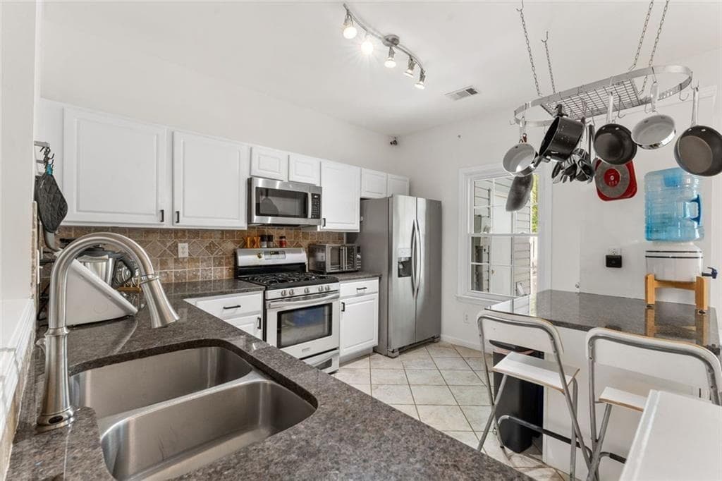 3 bedroom, 3 bathroom, 1,360 sq ft townhouse under contract at 1215 Whitestone Ridge, Alpharetta, GA 30005 — photo 10