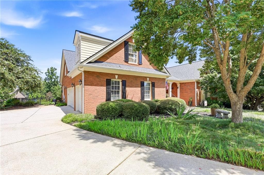 3 bedroom, 4 bathroom, 3,263 sq ft single family residence for sale at 4611 Chartwell Chase Court, Flowery Branch, GA 30542 — photo 9