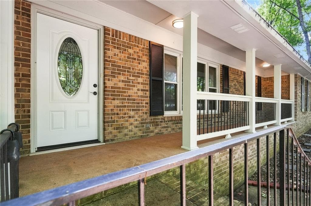 3 bedroom, 2 bathroom, 1,842 sq ft single family residence for sale at 1050 Skyline Drive, Covington, GA 30014 — photo 3