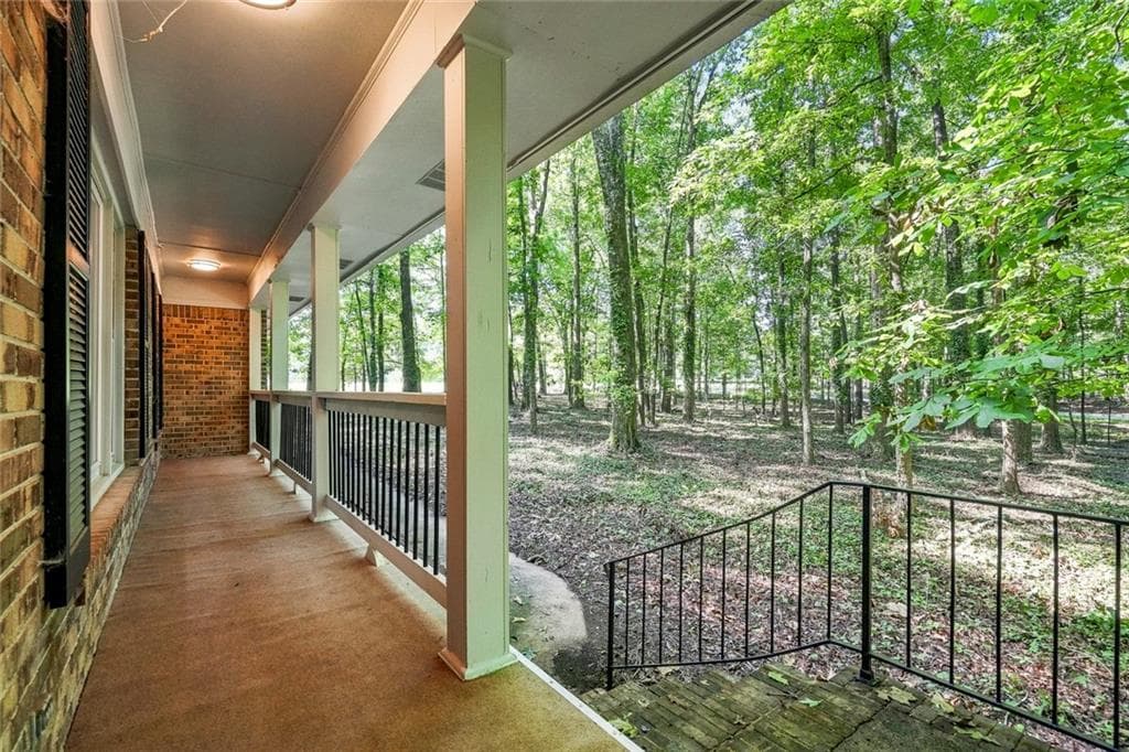 3 bedroom, 2 bathroom, 1,842 sq ft single family residence for sale at 1050 Skyline Drive, Covington, GA 30014 — photo 4