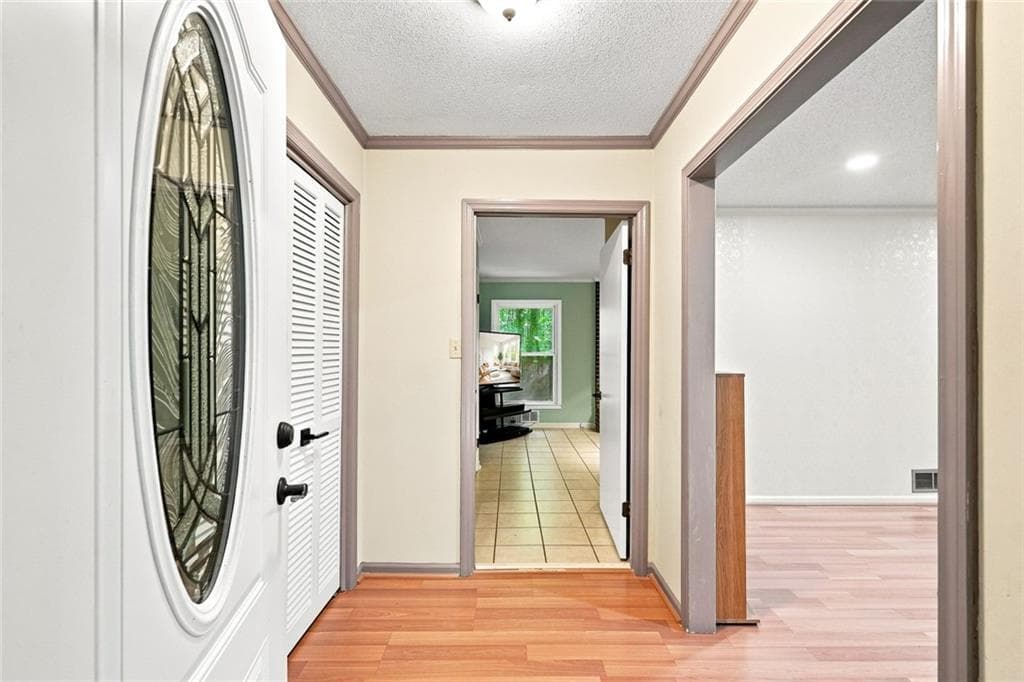 3 bedroom, 2 bathroom, 1,842 sq ft single family residence for sale at 1050 Skyline Drive, Covington, GA 30014 — photo 5