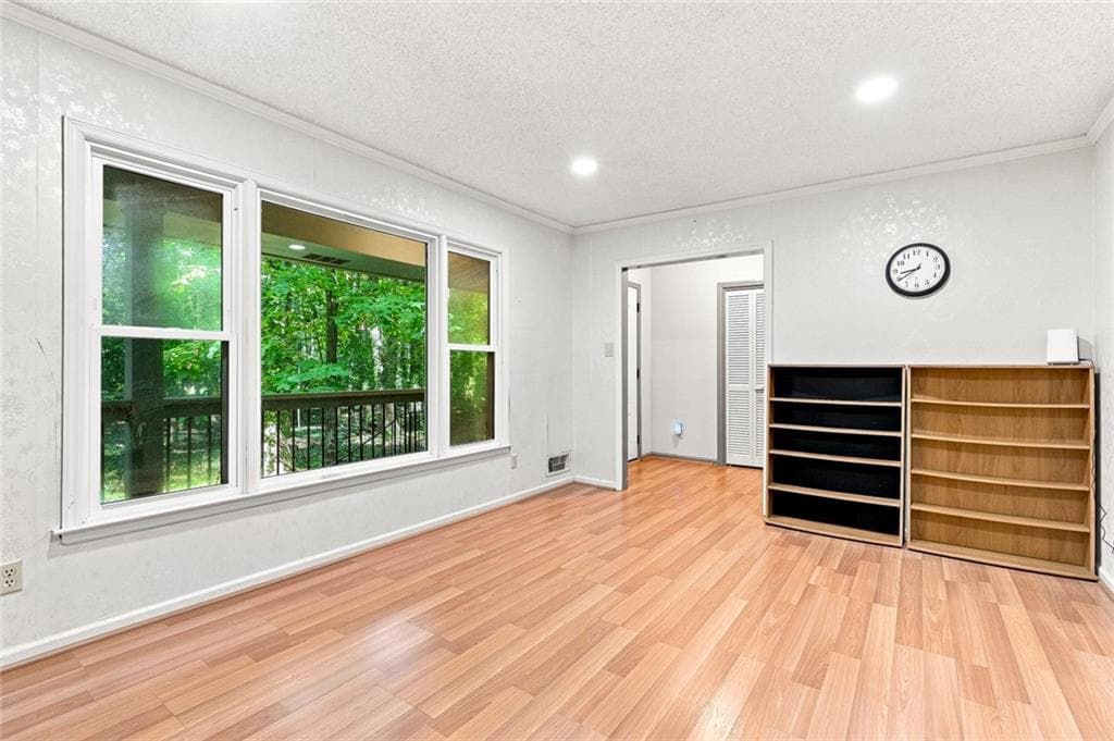 3 bedroom, 2 bathroom, 1,842 sq ft single family residence for sale at 1050 Skyline Drive, Covington, GA 30014 — photo 6