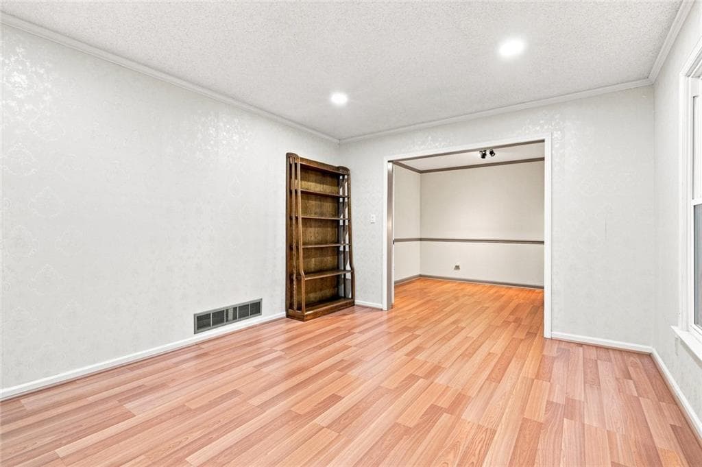 3 bedroom, 2 bathroom, 1,842 sq ft single family residence for sale at 1050 Skyline Drive, Covington, GA 30014 — photo 7