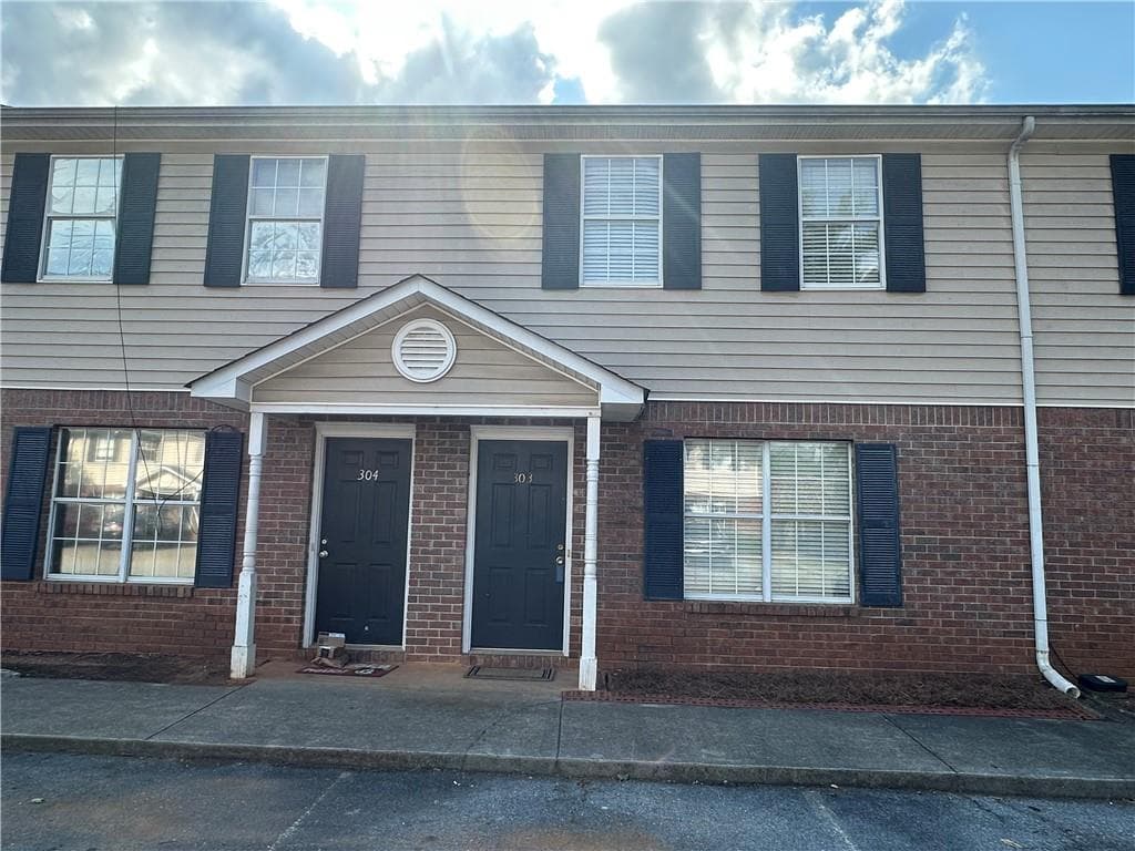 2 bedroom, 2 bathroom, 1,008 sq ft townhouse for sale at 303 Iron Belt Court, Cartersville, GA 30120