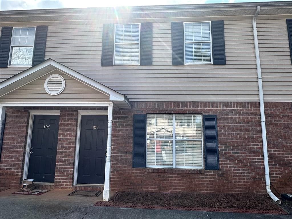 2 bedroom, 2 bathroom, 1,008 sq ft townhouse for sale at 303 Iron Belt Court, Cartersville, GA 30120 — photo 2