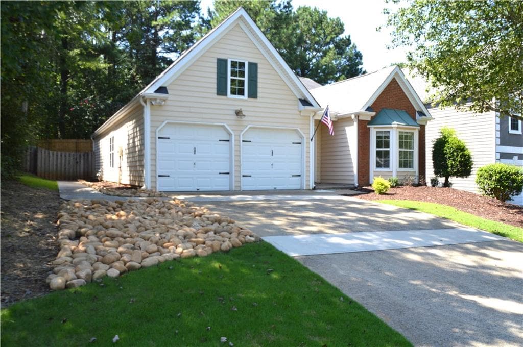 3 bedroom, 2 bathroom, 1,553 sq ft single family residence for rent at 2021 Crestview Way, Woodstock, GA 30188 for $2,400 a month — photo 2