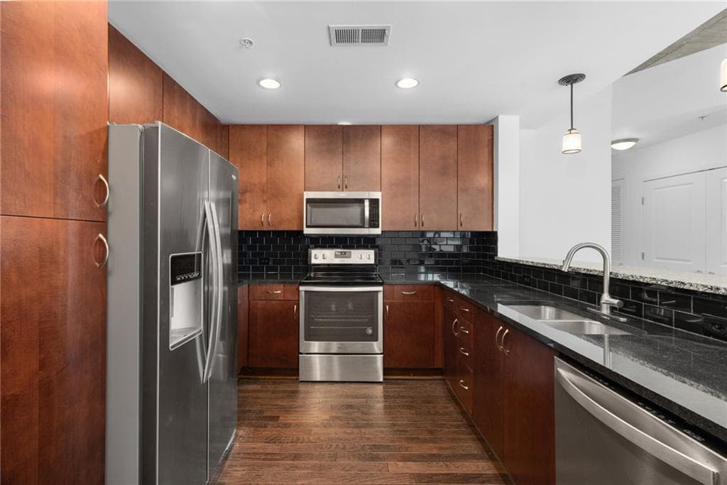 2 bedroom, 2 bathroom, 1,168 sq ft condominium for sale at 860 Peachtree Street 1201, Atlanta, GA 30308 — photo 2