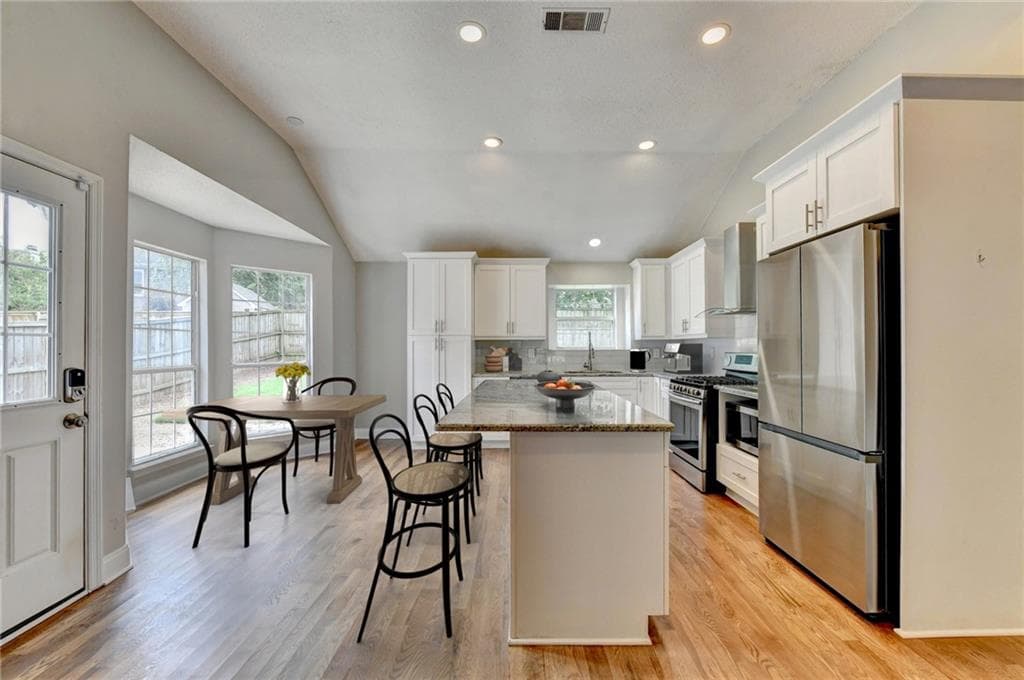 3 bedroom, 2 bathroom, 1,640 sq ft single family residence for sale at 10525 Willow Meadow Circle, Johns Creek, GA 30022 — photo 9