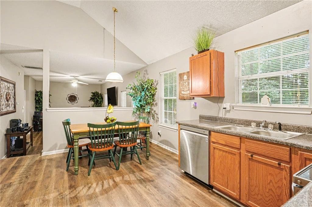 3 bedroom, 3 bathroom, 2,025 sq ft single family residence for sale at 105 Ashtonbrook Drive, Mcdonough, GA 30252 — photo 5