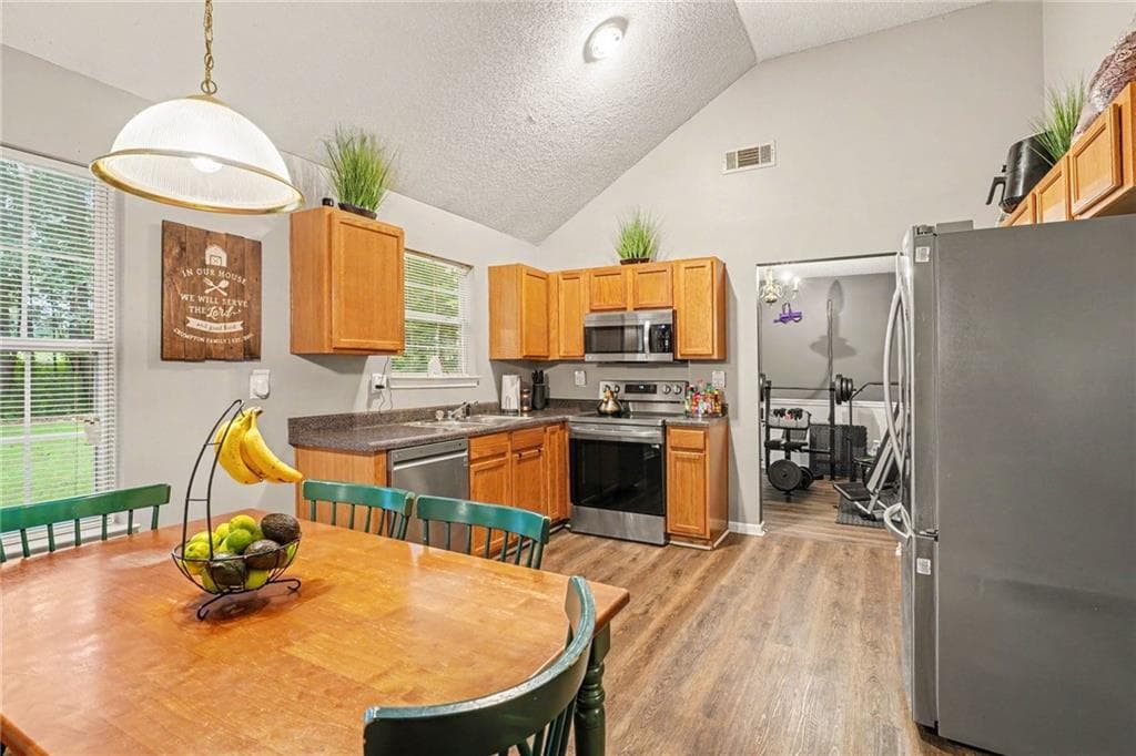 3 bedroom, 3 bathroom, 2,025 sq ft single family residence for sale at 105 Ashtonbrook Drive, Mcdonough, GA 30252 — photo 6