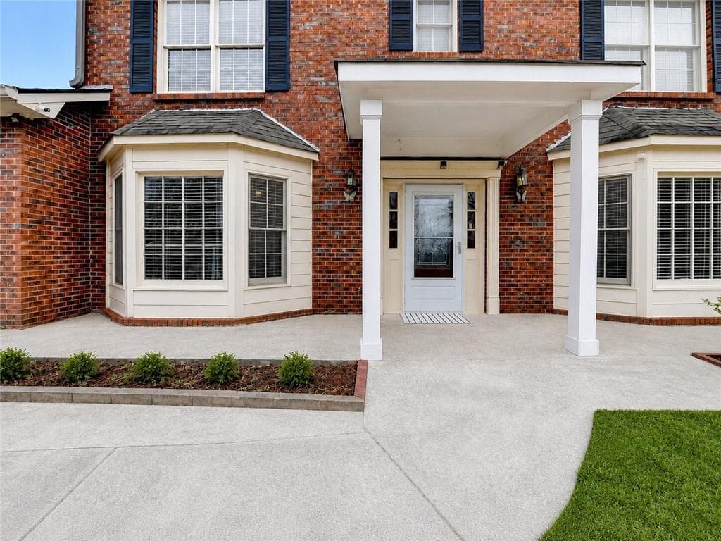 3 bedroom, 3 bathroom, 2,063 sq ft single family residence for sale at 161 Muddy River Road, Lawrenceville, GA 30043 — photo 2