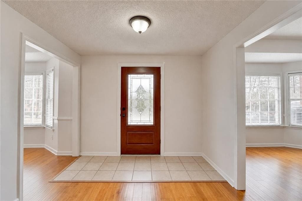 3 bedroom, 3 bathroom, 2,063 sq ft single family residence for sale at 161 Muddy River Road, Lawrenceville, GA 30043 — photo 3