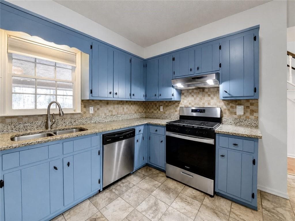 3 bedroom, 3 bathroom, 2,063 sq ft single family residence for sale at 161 Muddy River Road, Lawrenceville, GA 30043 — photo 9