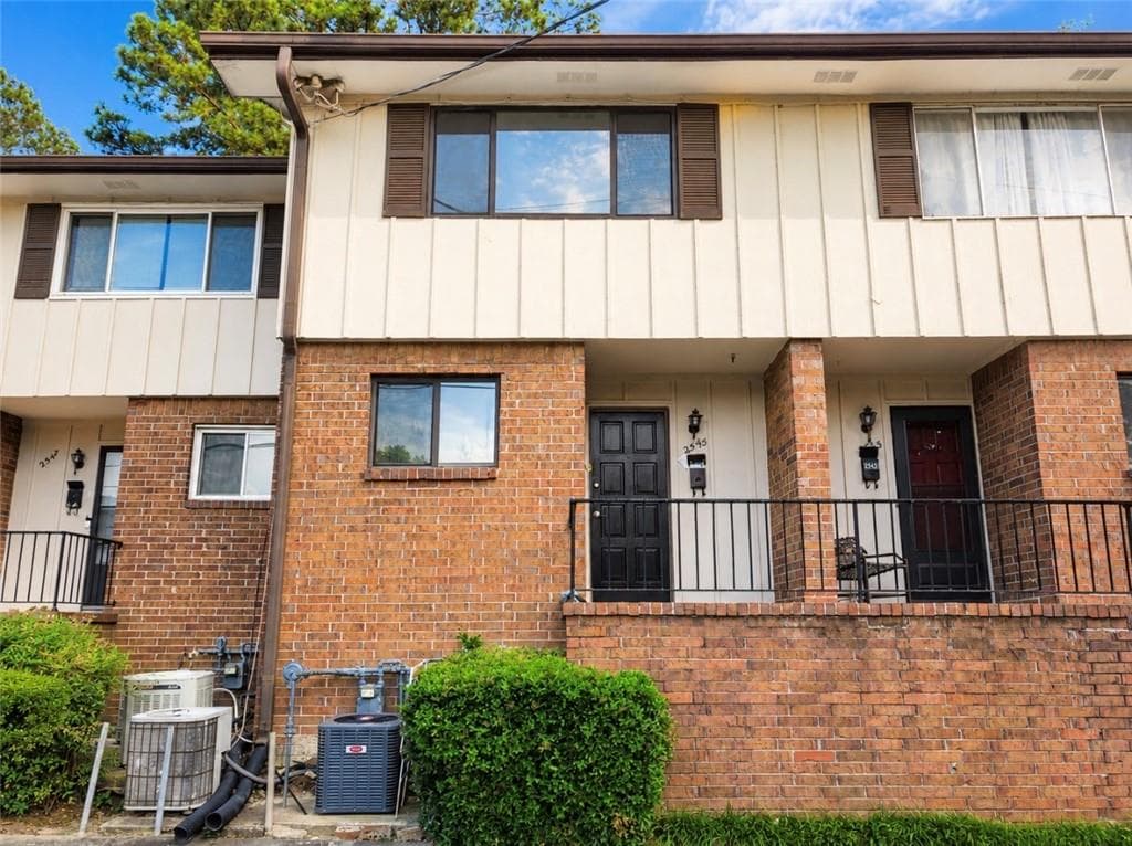 2 bedroom, 2 bathroom, 1,092 sq ft condominium for sale at 2545 Bradford Square, Atlanta, GA 30345