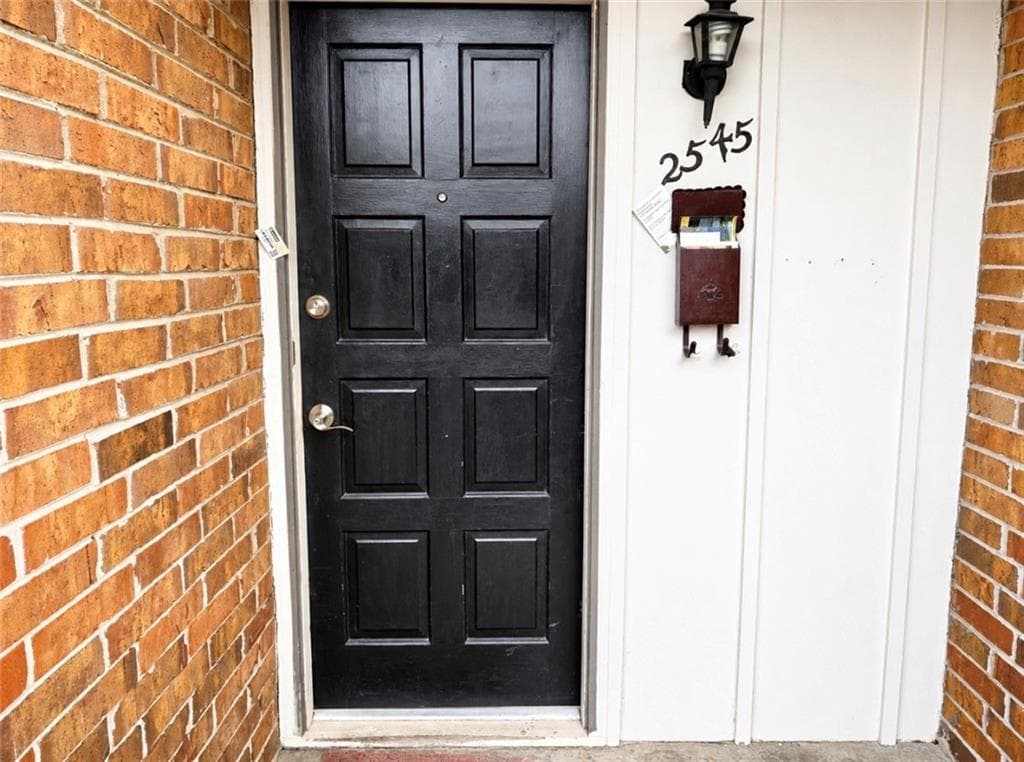 2 bedroom, 2 bathroom, 1,092 sq ft condominium for sale at 2545 Bradford Square, Atlanta, GA 30345 — photo 2