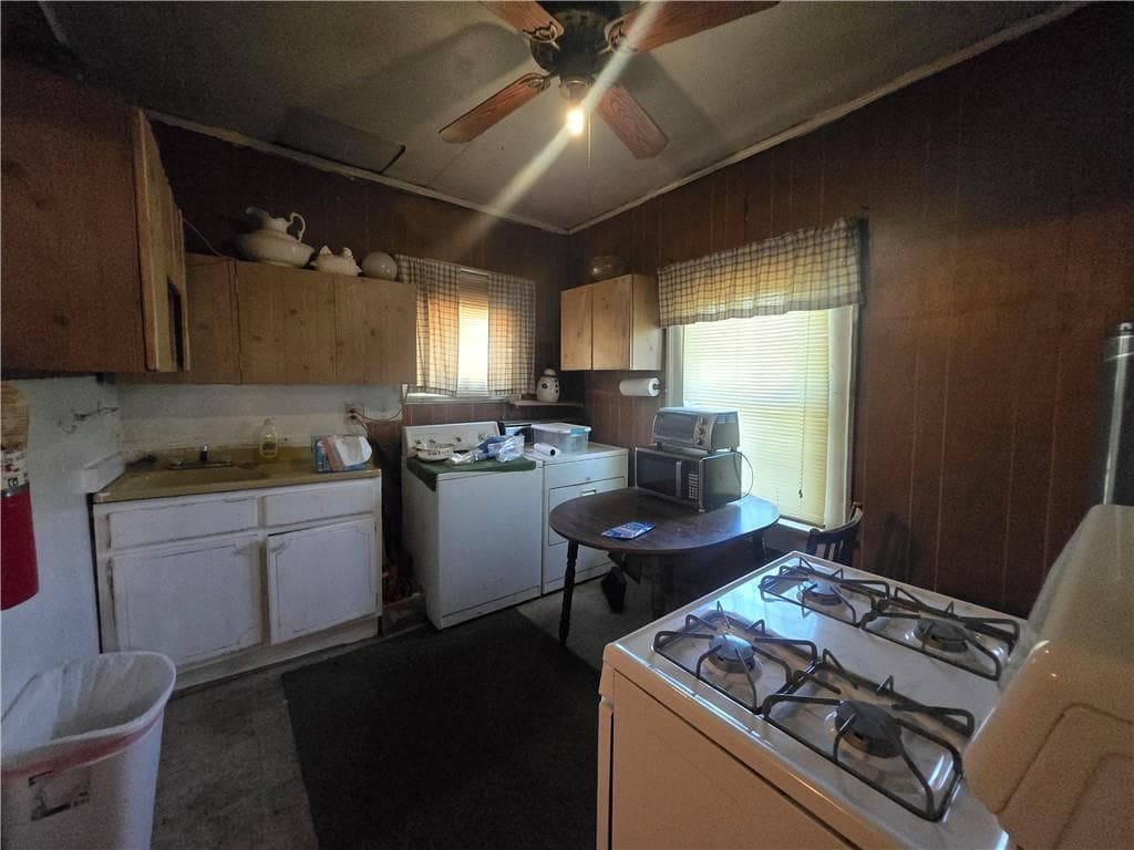 2 bedroom, 1 bathroom, 864 sq ft single family residence for sale at 884 Cowan, Macon, GA 31217 — photo 3