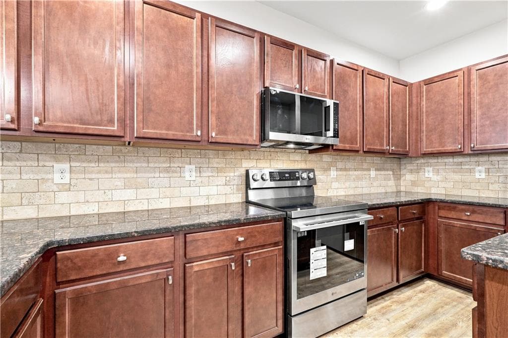 3 bedroom, 3 bathroom, 2,076 sq ft townhouse for rent at 1336 Brookmere Way, Cumming, GA 30040 for $2,350 a month — photo 7