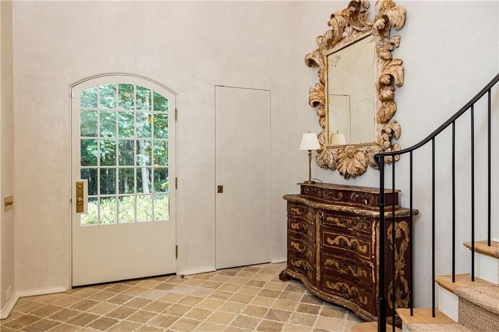 4 bedroom, 7 bathroom, 5,497 sq ft single family residence for sale at 300 Blackland Road, Atlanta, GA 30342 — photo 6