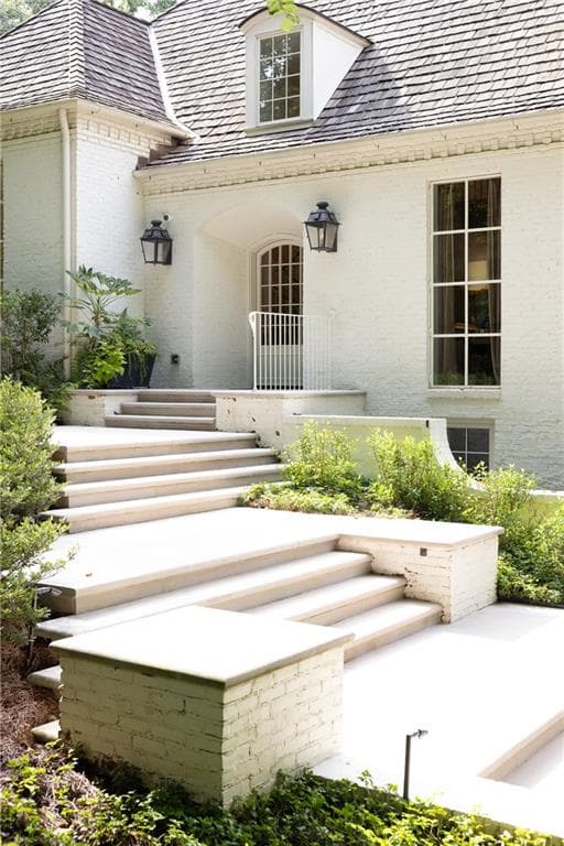 4 bedroom, 7 bathroom, 5,497 sq ft single family residence for sale at 300 Blackland Road, Atlanta, GA 30342 — photo 3