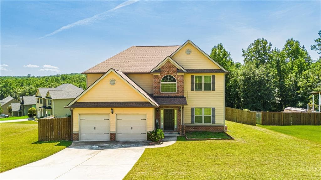 3 bedroom, 3 bathroom, 2,216 sq ft single family residence for sale at 2784 Oakmont Way, Monroe, GA 30656