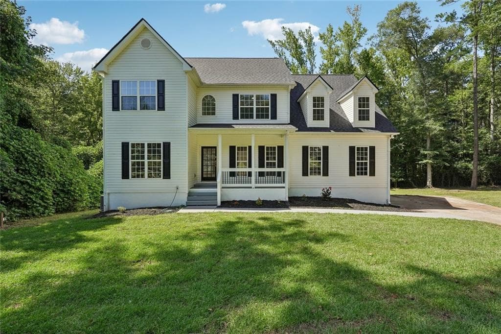 4 bedroom, 3 bathroom, 2,716 sq ft single family residence for sale at 161 Lake Ridge Drive, Newnan, GA 30263 — photo 2