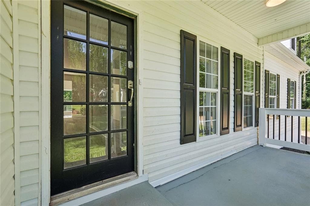 4 bedroom, 3 bathroom, 2,716 sq ft single family residence for sale at 161 Lake Ridge Drive, Newnan, GA 30263 — photo 4
