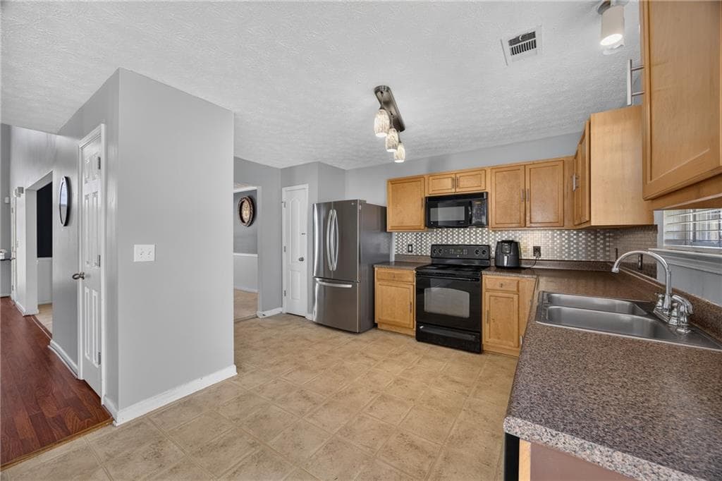 4 bedroom, 4 bathroom, 2,064 sq ft single family residence for sale at 362 Summit View Drive, Mcdonough, GA 30253 — photo 7