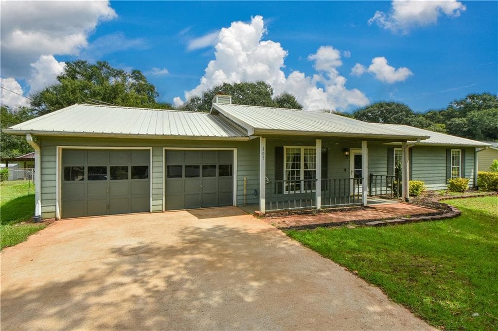 3 bedroom, 2 bathroom, 1,409 sq ft single family residence for sale at 105 Gwenellen Drive, Locust Grove, GA 30248