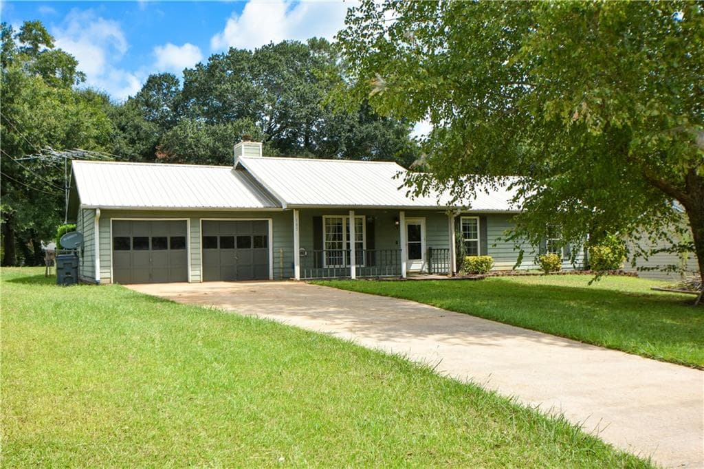 3 bedroom, 2 bathroom, 1,409 sq ft single family residence for sale at 105 Gwenellen Drive, Locust Grove, GA 30248 — photo 2