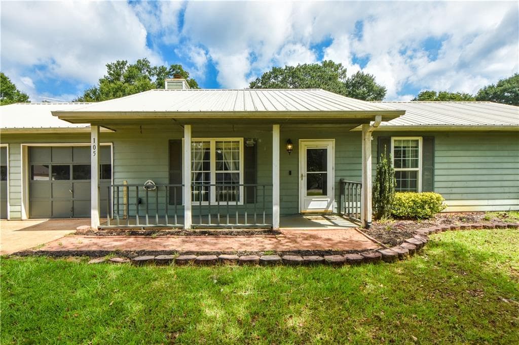 3 bedroom, 2 bathroom, 1,409 sq ft single family residence for sale at 105 Gwenellen Drive, Locust Grove, GA 30248 — photo 5