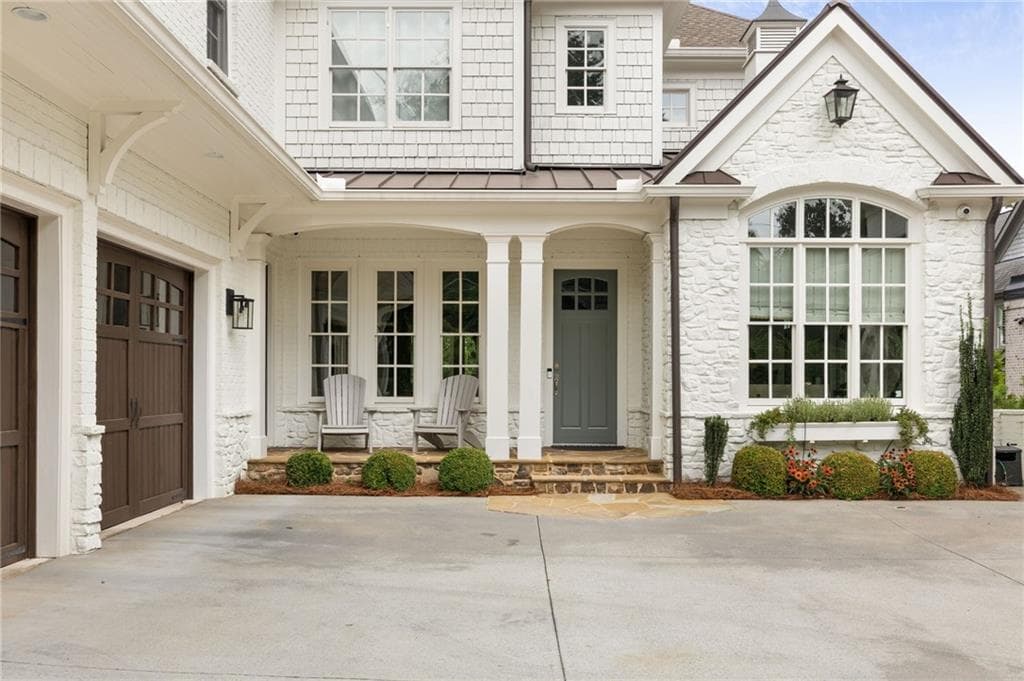 7 bedroom, 8 bathroom, 7,500 sq ft single family residence under contract at 4667 Dudley Lane, Atlanta, GA 30327 — photo 4