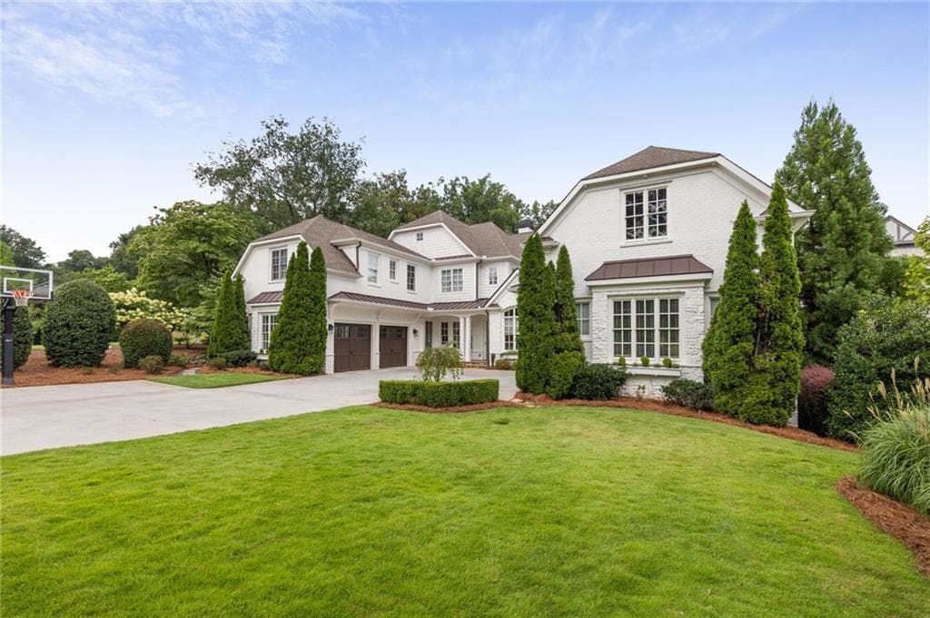 7 bedroom, 8 bathroom, 7,500 sq ft single family residence under contract at 4667 Dudley Lane, Atlanta, GA 30327 — photo 3