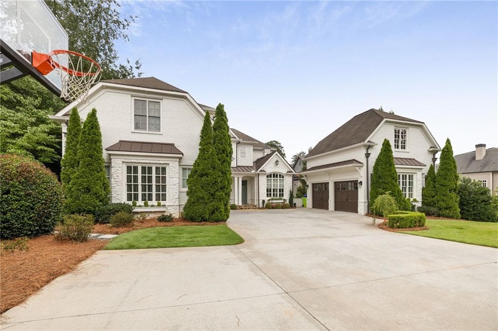 7 bedroom, 8 bathroom, 7,500 sq ft single family residence under contract at 4667 Dudley Lane, Atlanta, GA 30327 — photo 2